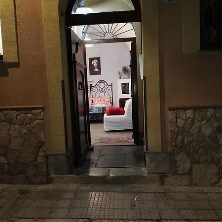 Casa Nica Sul Mare House On The Sea チェファル
